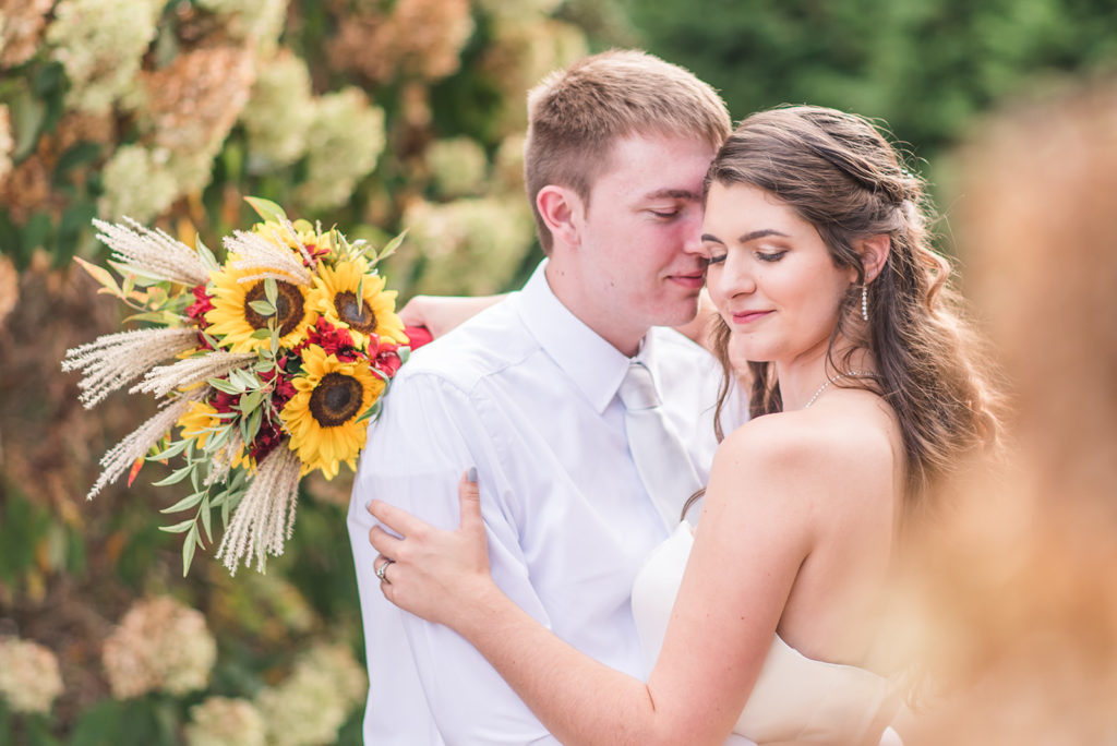 Even without a first look, we'll always get beautiful wedding portraits!